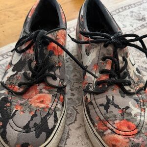 Nike Digi-Floral Janowski Sneakers - Black, Red, Gray